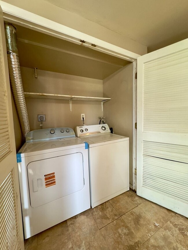 Building Photo - Charming 3 Bedroom/ 1 Bathroom in Dundalk,...