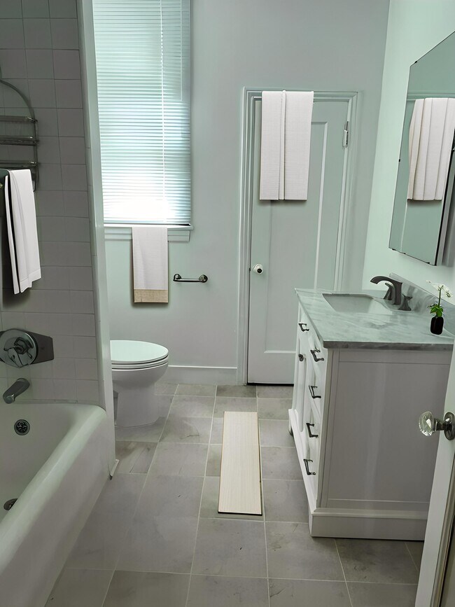 Bathroom - 2341 Franklin St
