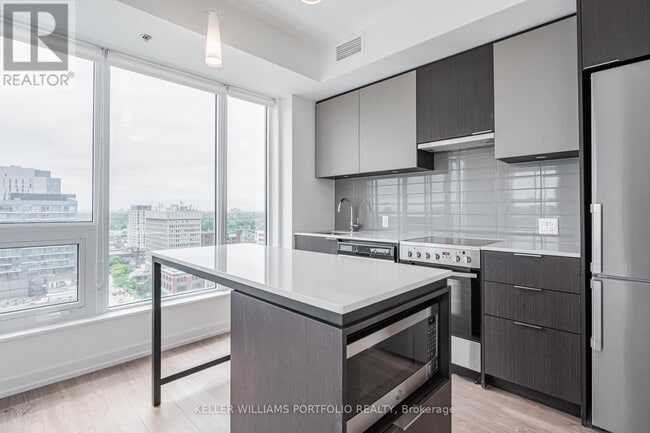 Building Photo - 203 College St