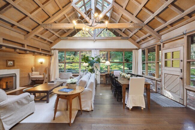 Foto del edificio - 224 Cascade Dr