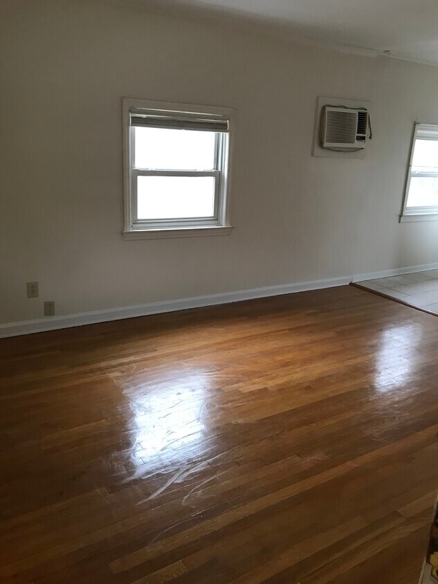 Primary Photo - 118 New St