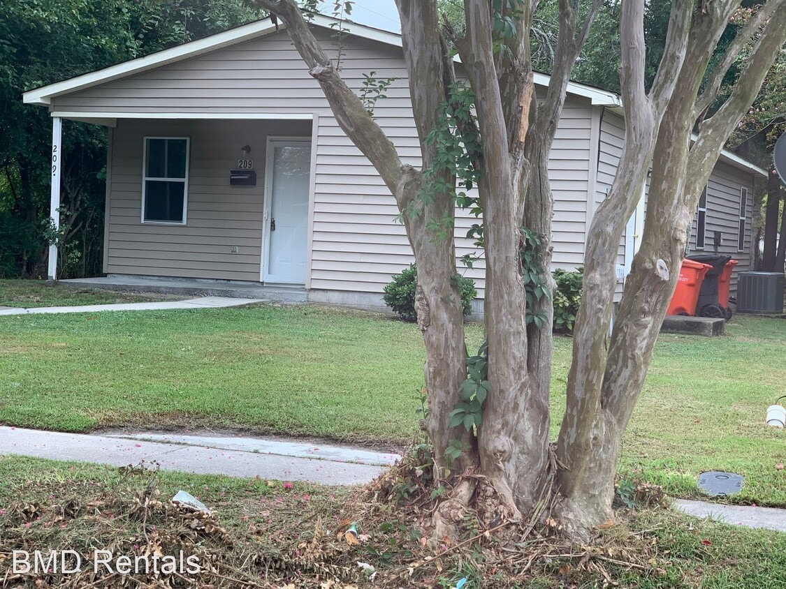 Primary Photo - 3 br, 2 bath House - 209 E. Broad St.
