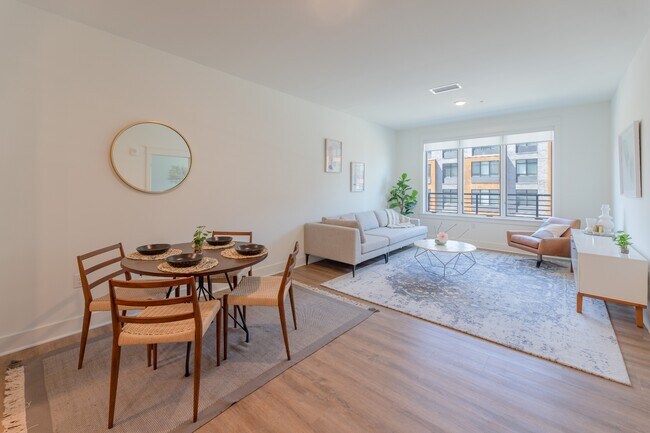 Foto del edificio - 596 Frank E Rodgers Blvd N