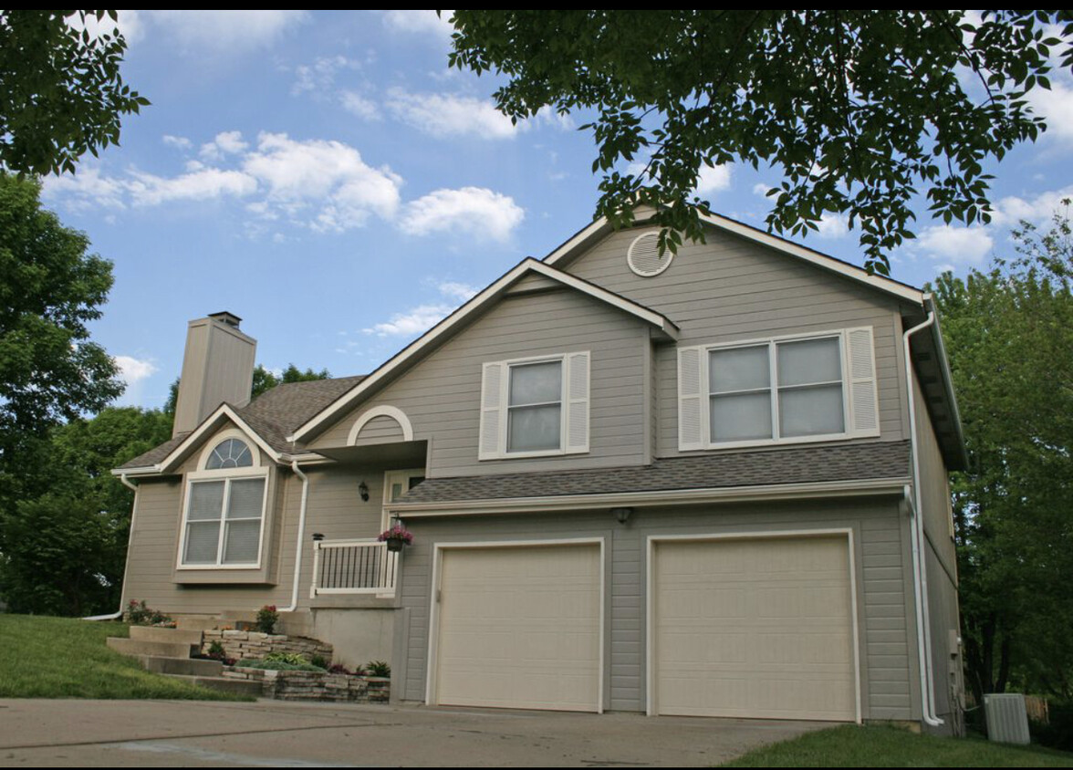 Foto principal - 15804 Horton St