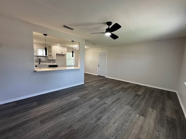 Building Photo - 1607 Fargo Ave