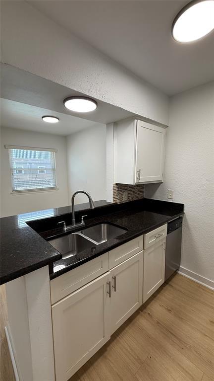 Foto del edificio - 2401 Manor Rd