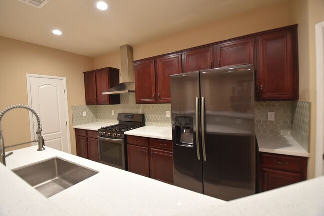 Foto del edificio - Discover Your Dream Home in This Stylishly...