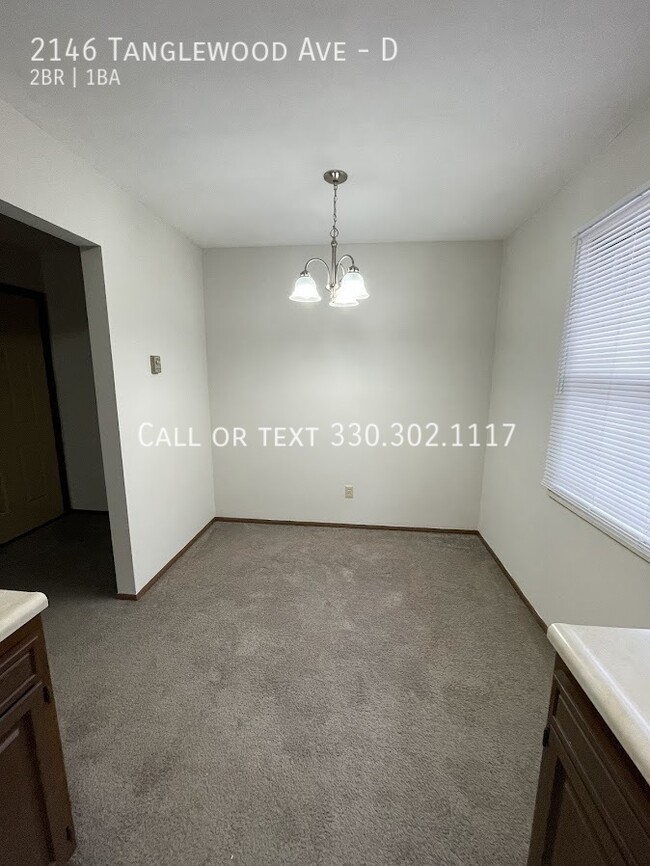 Foto del edificio - Two bedroom one bathroom second level apar...