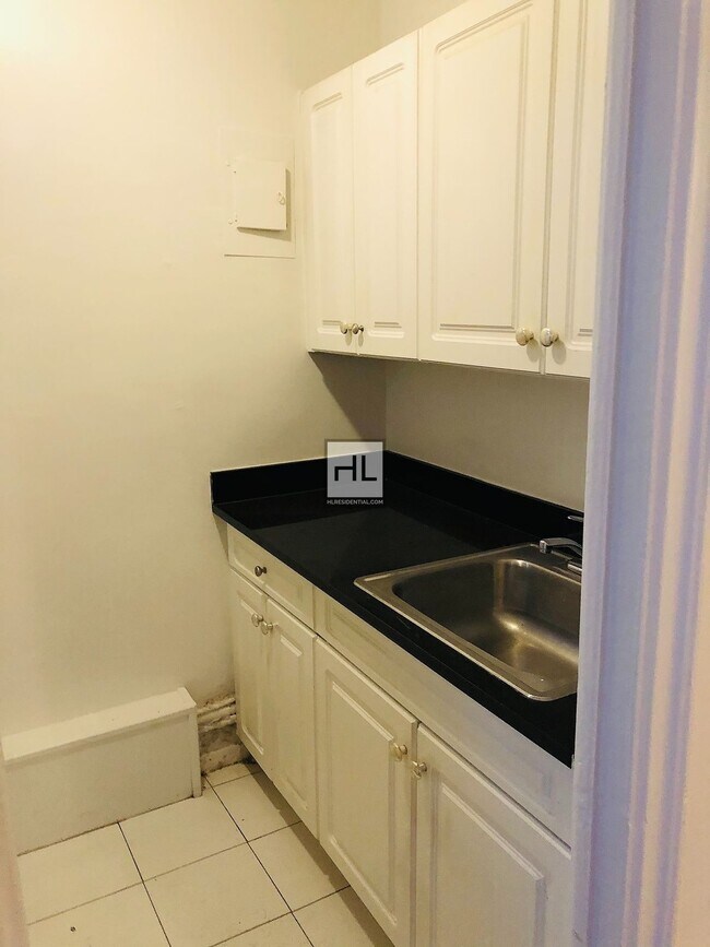 Foto del edificio - East 58th Street | Chic Studio in Sutton P...