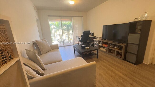 Foto del edificio - 6360 NW 114th Ave