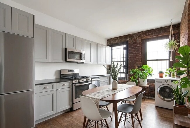 Building Photo - 106 Ridge St