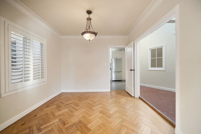 Foto del edificio - Beautifully updated home in Golden Gate Heights with garage, yard, w/d - 3 br / 2 ba