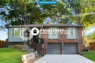 Building Photo - 816 NW Buckingham Pl