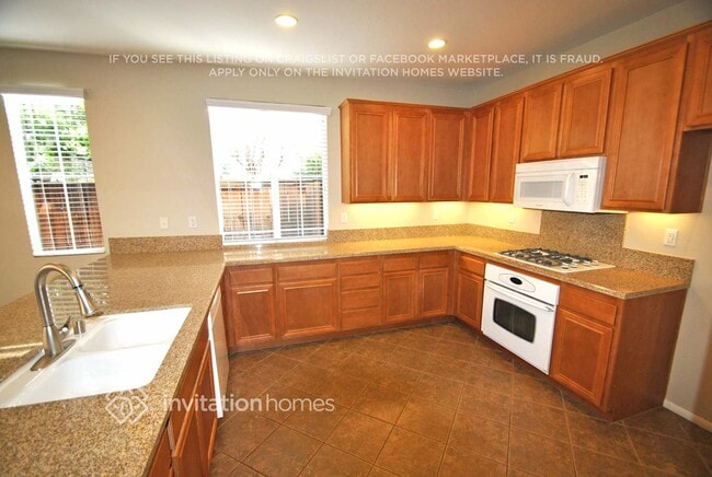 Building Photo - 45788 Klamath Ct