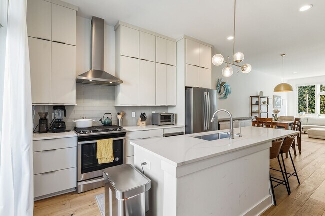 Foto del edificio - Immaculate Townhome near Downtown Durham with Stunning Rooftop Deck!