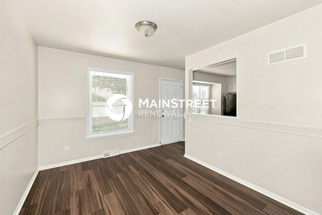 Building Photo - 4 Bedroom Pet-Friendly Home in BLUE SPRINGS, MO with Main Street Renewal
