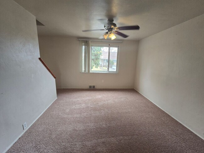 Foto del edificio - 3 Bedroom 2 Bathroom House - Penn Hills School District - AVAILABLE NOW