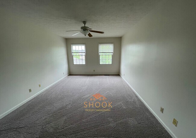 Building Photo - Large 3 BR Townhome/Condo