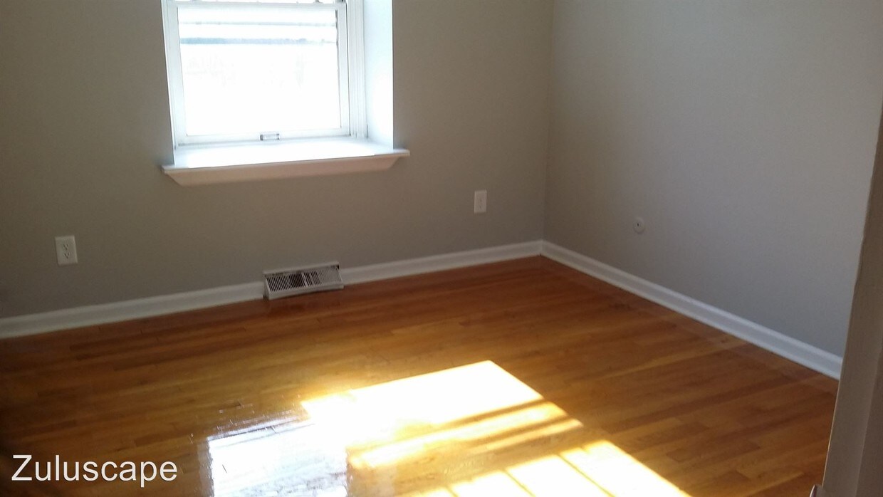 Building Photo - 3 br, 1.5 bath House - 6601 E. 46th Street
