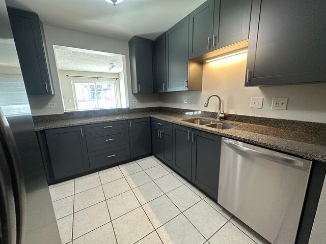 Primary Photo - 426 W Happfield Dr