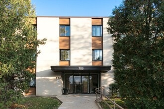 Building Photo - 1525 Av. Victoria