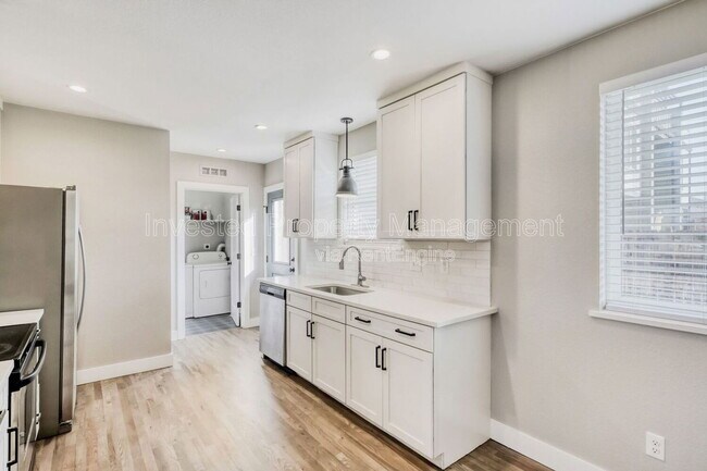 Foto del edificio - 3230 Elm St