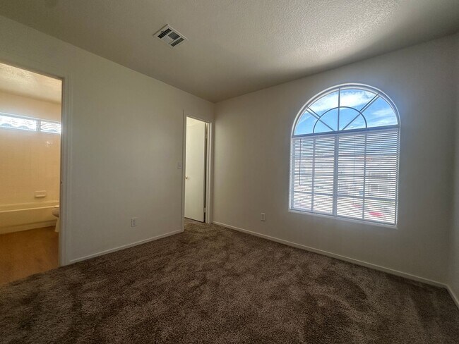 Building Photo - 3 Bedroom and 3 Bath Home!
