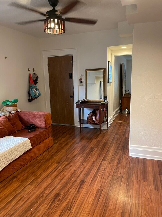 Foto del edificio - 1611 Grand St NE