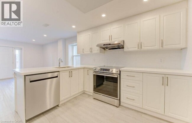 Building Photo - 361 Beechdrops Dr