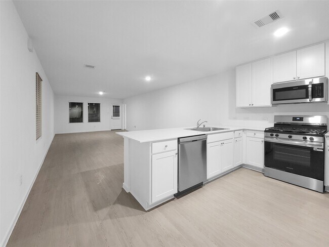 Foto del edificio - 31449 Moore Rd