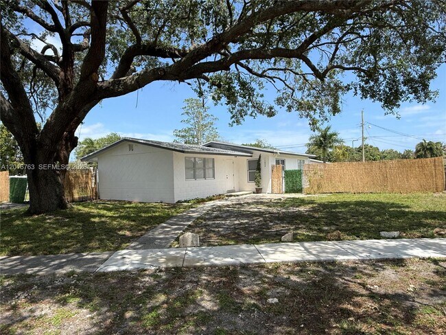 Building Photo - 1606 NW 12th Ave