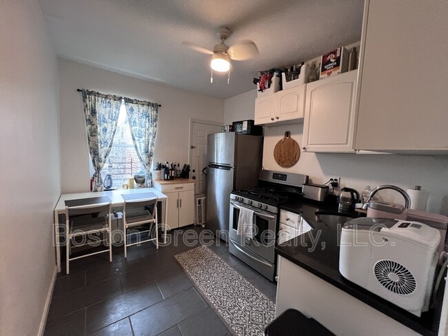 Building Photo - 788 E 6th St