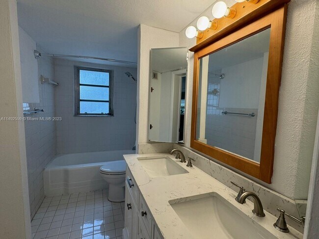 Foto del edificio - 1821 SW 23rd St