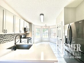 Building Photo - 566 Desert Oak Dr