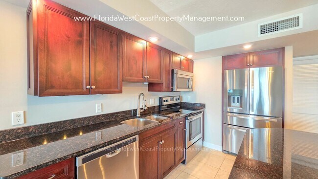 Foto del edificio - DOWNTOWN 15th FLOOR CONDO! 2 BEDROOM CONDO ! UPDATED! CITY VIEWS!