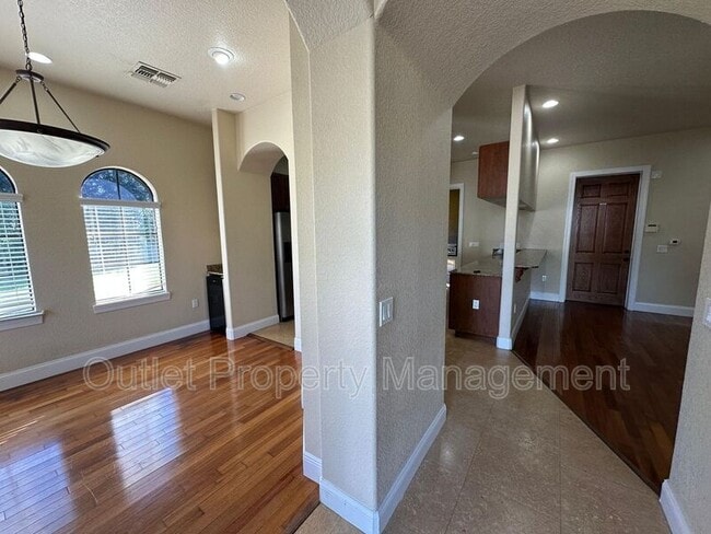 Photo - 2005 Baylarian Blvd House