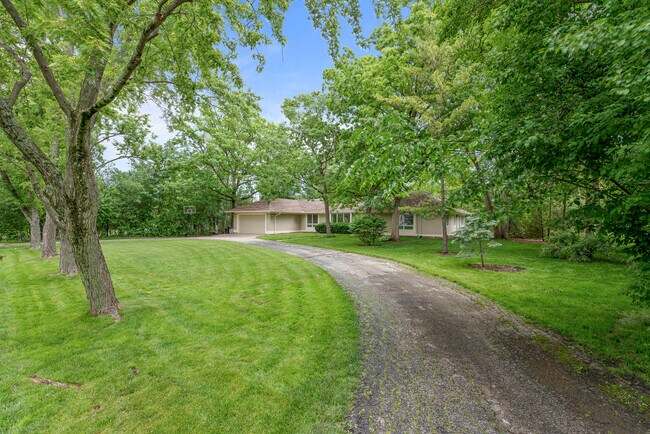 Building Photo - 1355 Woodland Ln