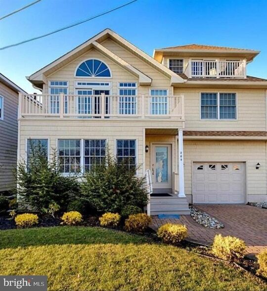 Foto principal - 205 W Brigantine Ave