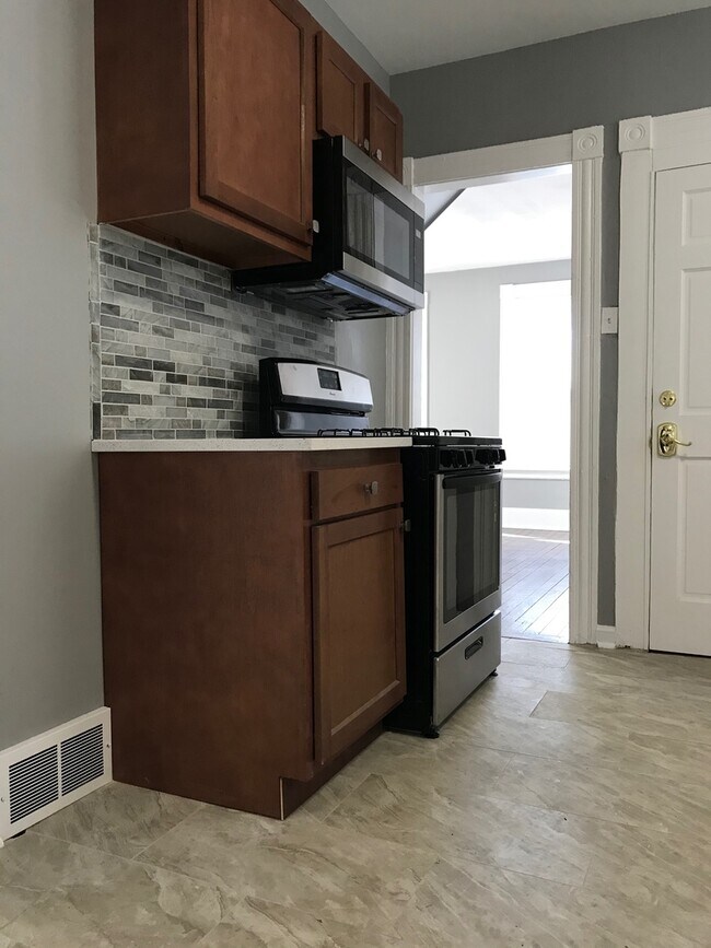 Foto del edificio - 353 Poplar St