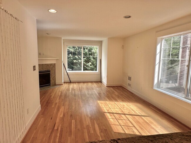 Foto del edificio - Lovely 3 bed Townhome in Pinehurst neighbo...