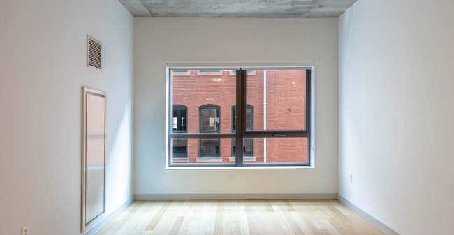 Building Photo - 348 Congress St