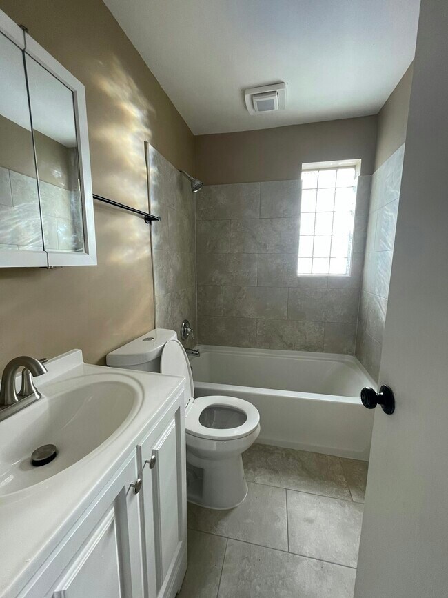 Foto del edificio - 4273 Delridge Dr