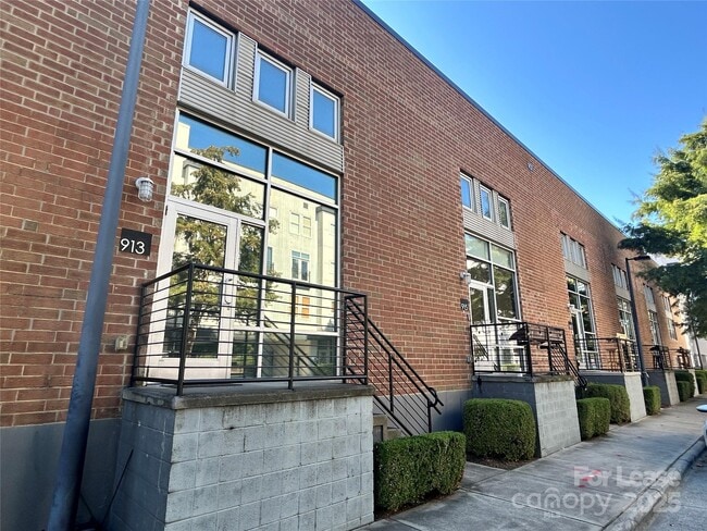 Foto del edificio - 913 Westmere Ave