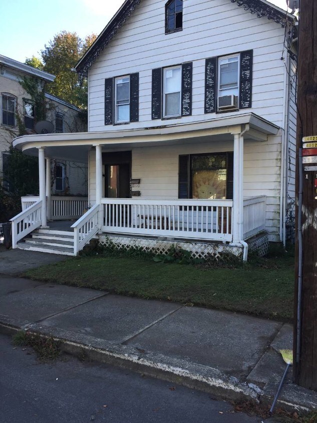 Primary Photo - 143 Front St
