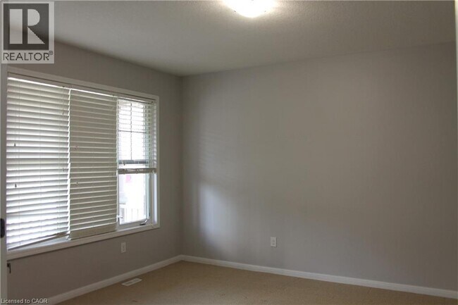 Building Photo - 52 Beattie Crescent