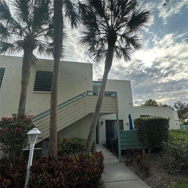 Foto del edificio - 619 Spring Lakes Blvd