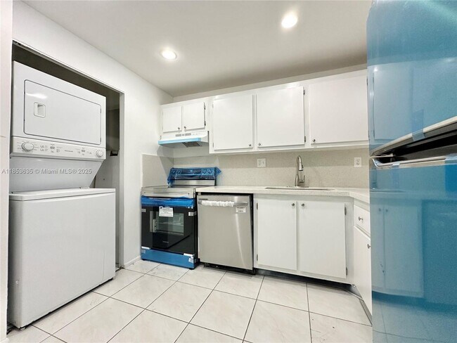 Building Photo - 7900 Fairview Dr