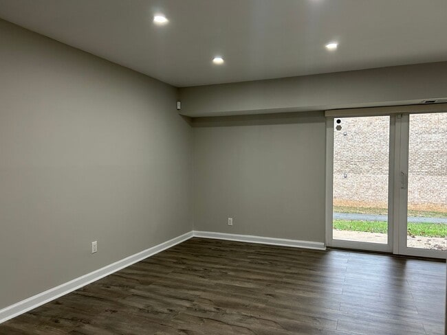 Building Photo - 2 Bd 2 Bath Condo in Shadowood Ready for M...