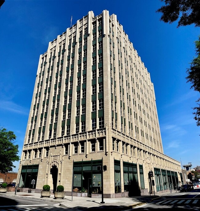 Building Photo - 603 W Main St