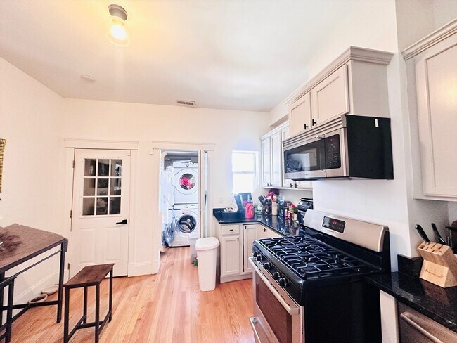 Foto del edificio - 598 E 5th St